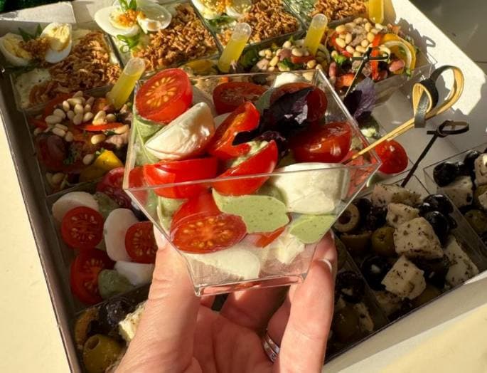 Box Around the World (foto 3) — Gourmet tapas catering delivery in Alicante | Reina de Tapas
