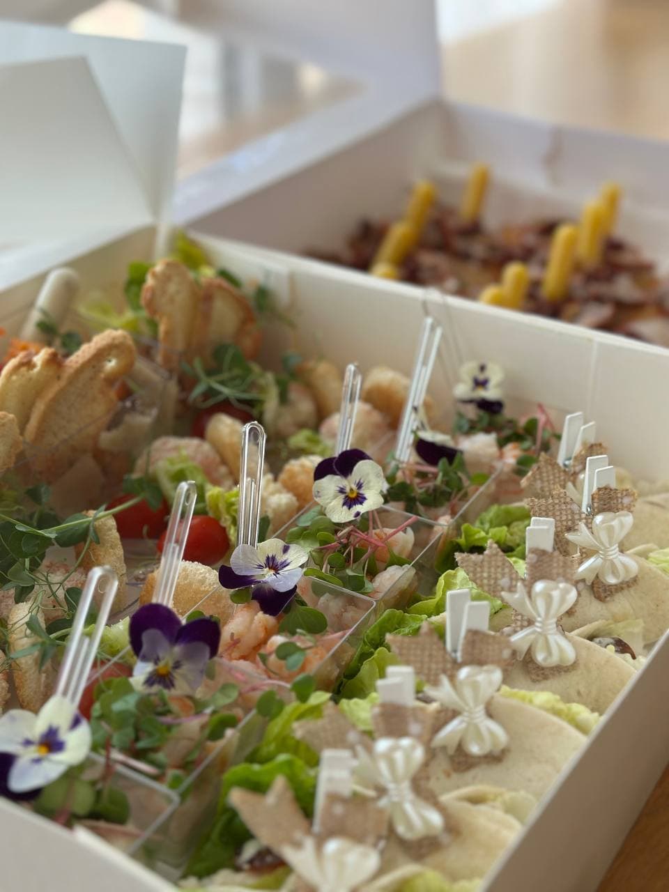 Box Caesar (foto 2) — Gourmet tapas catering delivery in Alicante | Reina de Tapas