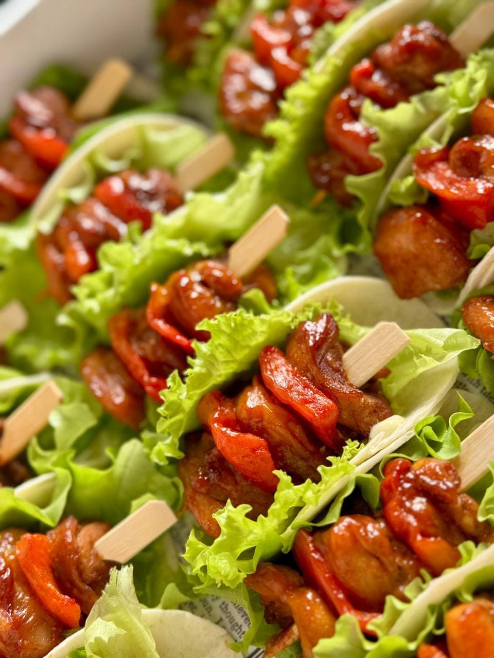 Box Chicken Kebab (foto 2) — Gourmet tapas catering delivery in Alicante | Reina de Tapas