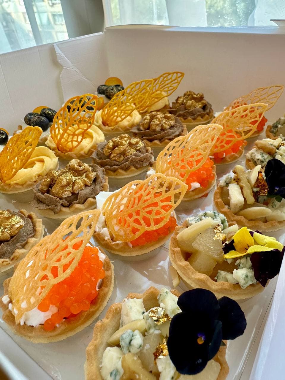 Box Gourmet Premium (with rabbit pate and red caviar 50 tartlets) (foto 3) — Gourmet tapas catering delivery in Alicante | Re