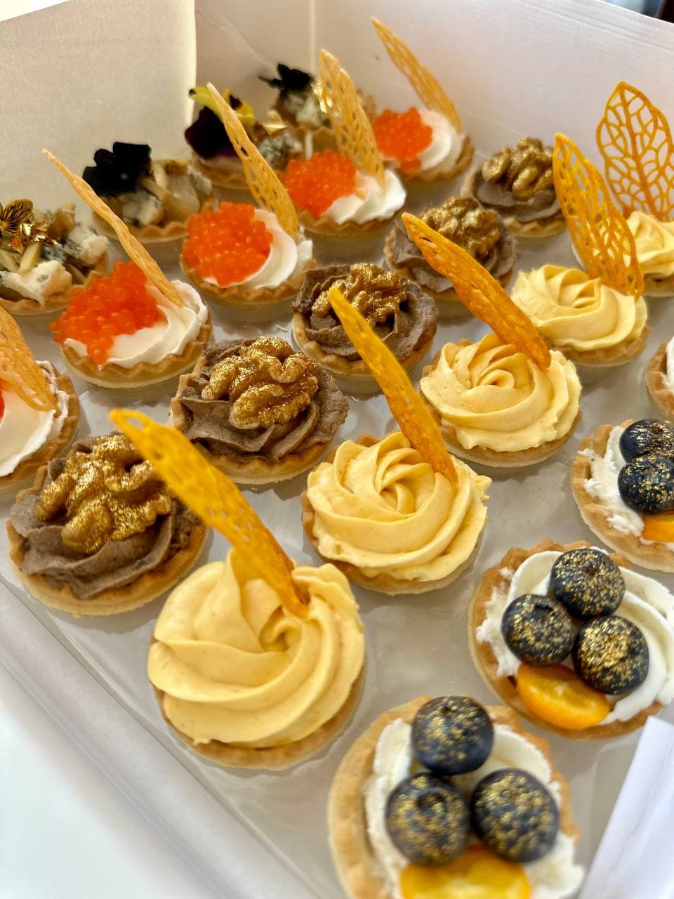 Box Gourmet Premium (with rabbit pate and red caviar 50 tartlets) — Gourmet tapas catering delivery in Alicante | Reina de Ta