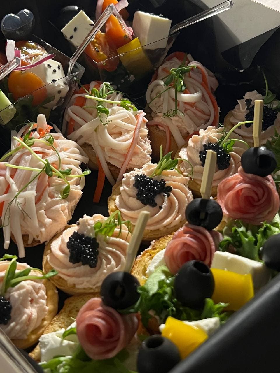 Box Greek Chic — Gourmet tapas catering delivery in Alicante | Reina de Tapas