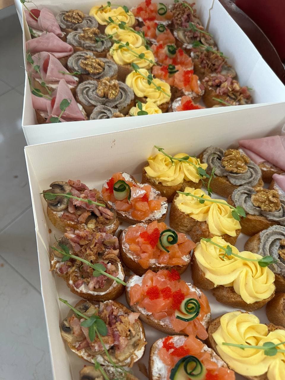 Box Crostini (foto 3) — Gourmet tapas catering delivery in Alicante | Reina de Tapas