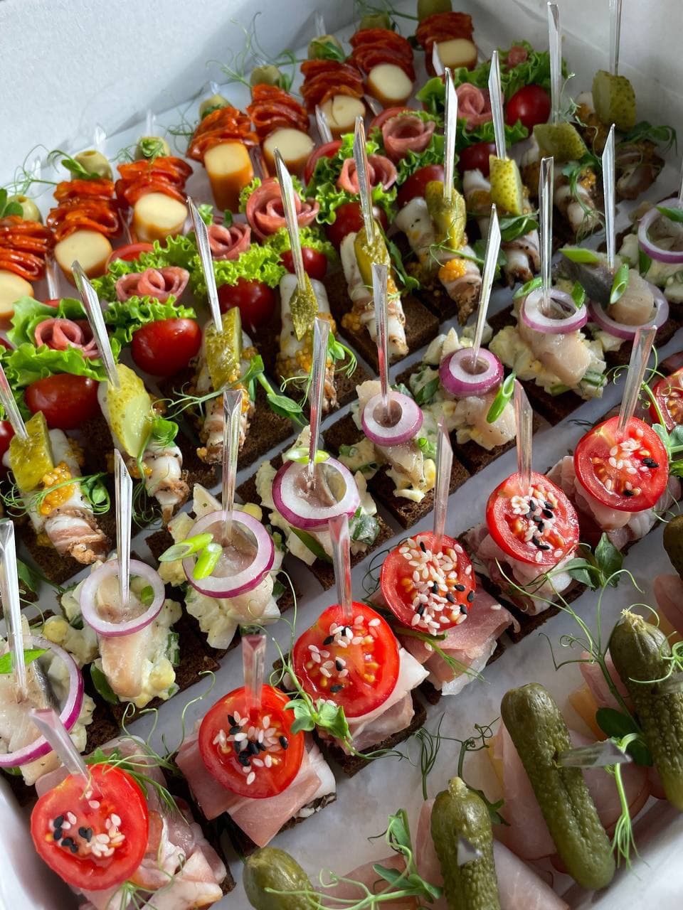 Box For Strong Drinks (60 snacks) (foto 2) — Gourmet tapas catering delivery in Alicante | Reina de Tapas