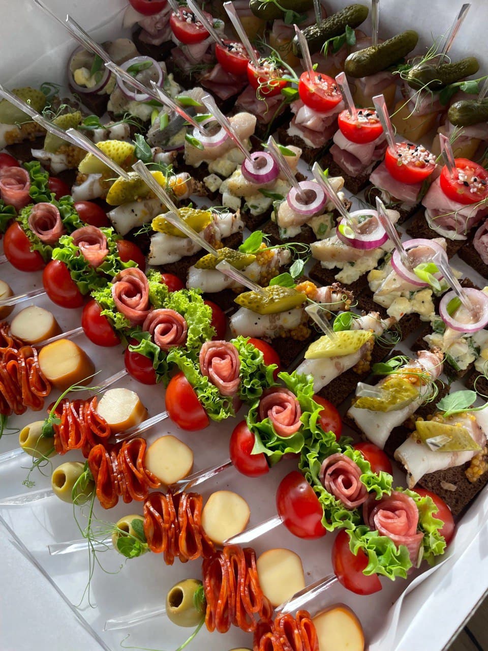 Box For Strong Drinks (60 snacks) — Gourmet tapas catering delivery in Alicante | Reina de Tapas