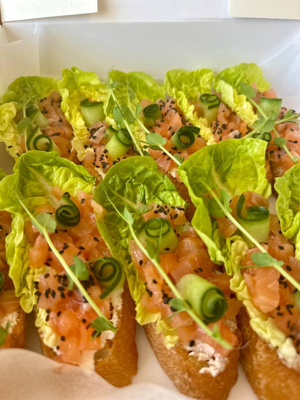 Box Salmon with Fresh Cucumber — Gourmet tapas catering delivery in Alicante | Reina de Tapas