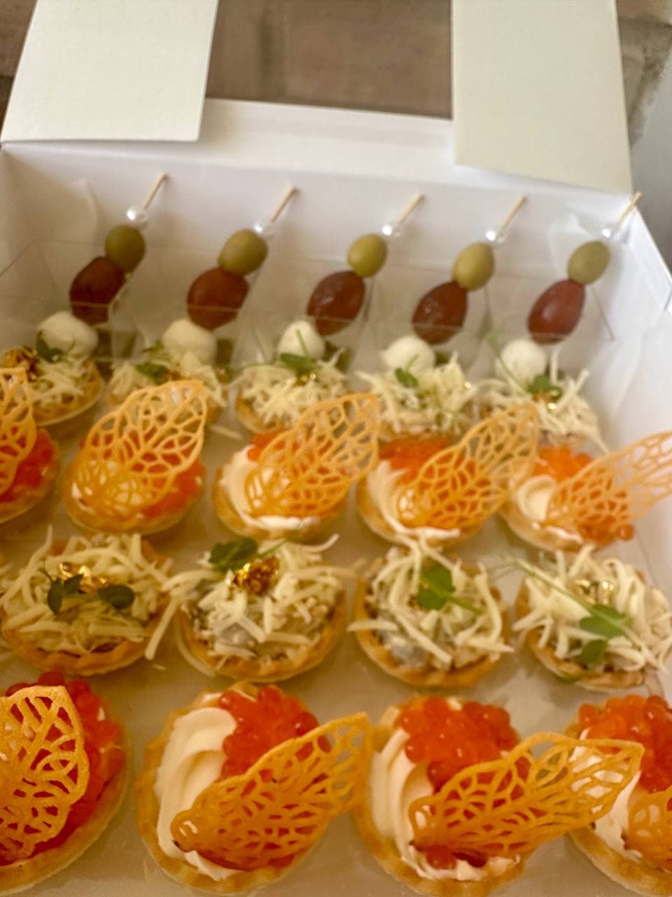 Business & Beauty Box (four boxes, 70 snacks) (foto 5) — Gourmet tapas catering delivery in Alicante | Reina de Tapas