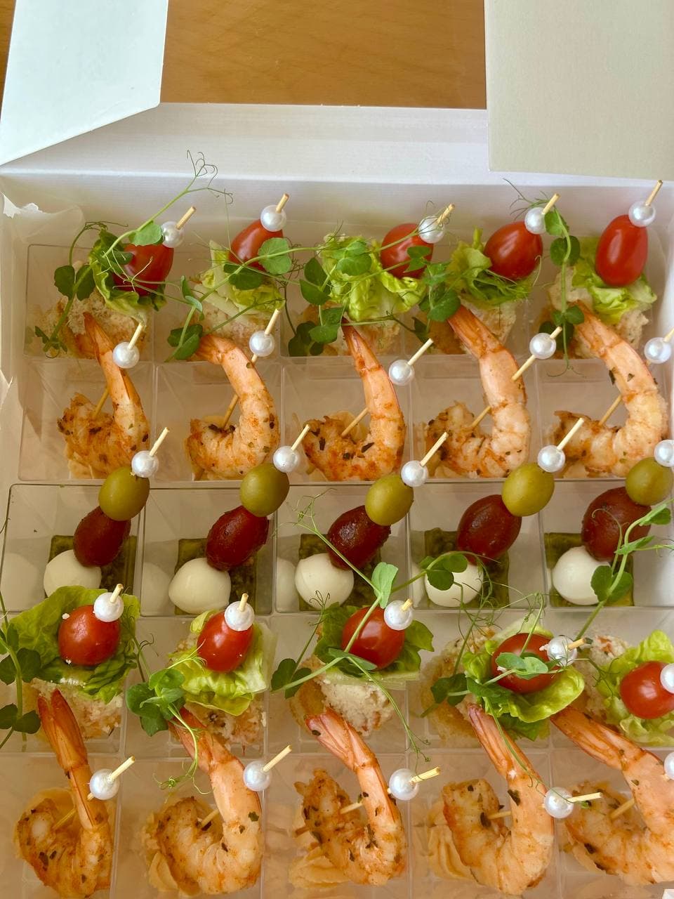 Business & Beauty Box (four boxes, 70 snacks) (foto 6) — Gourmet tapas catering delivery in Alicante | Reina de Tapas
