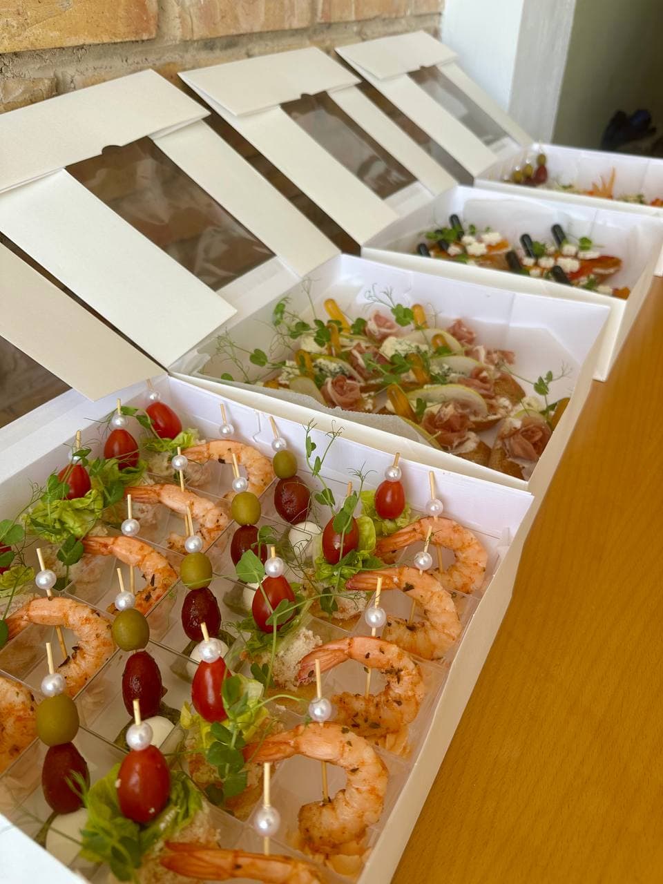 Business & Beauty Box (four boxes, 70 snacks) (foto 8) — Gourmet tapas catering delivery in Alicante | Reina de Tapas