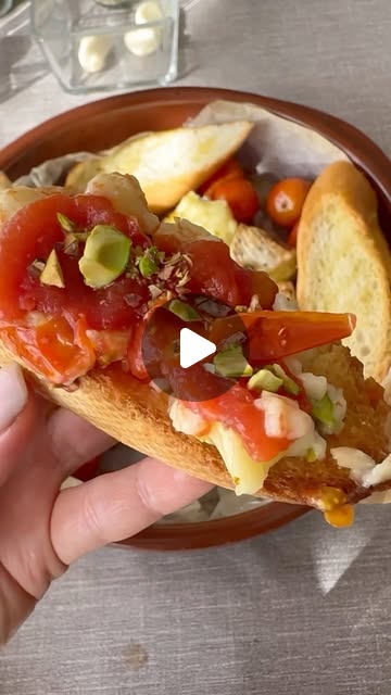 🌿 Camembert with pistachios: the perfect appetizer in 15 minutes! 🧀✨