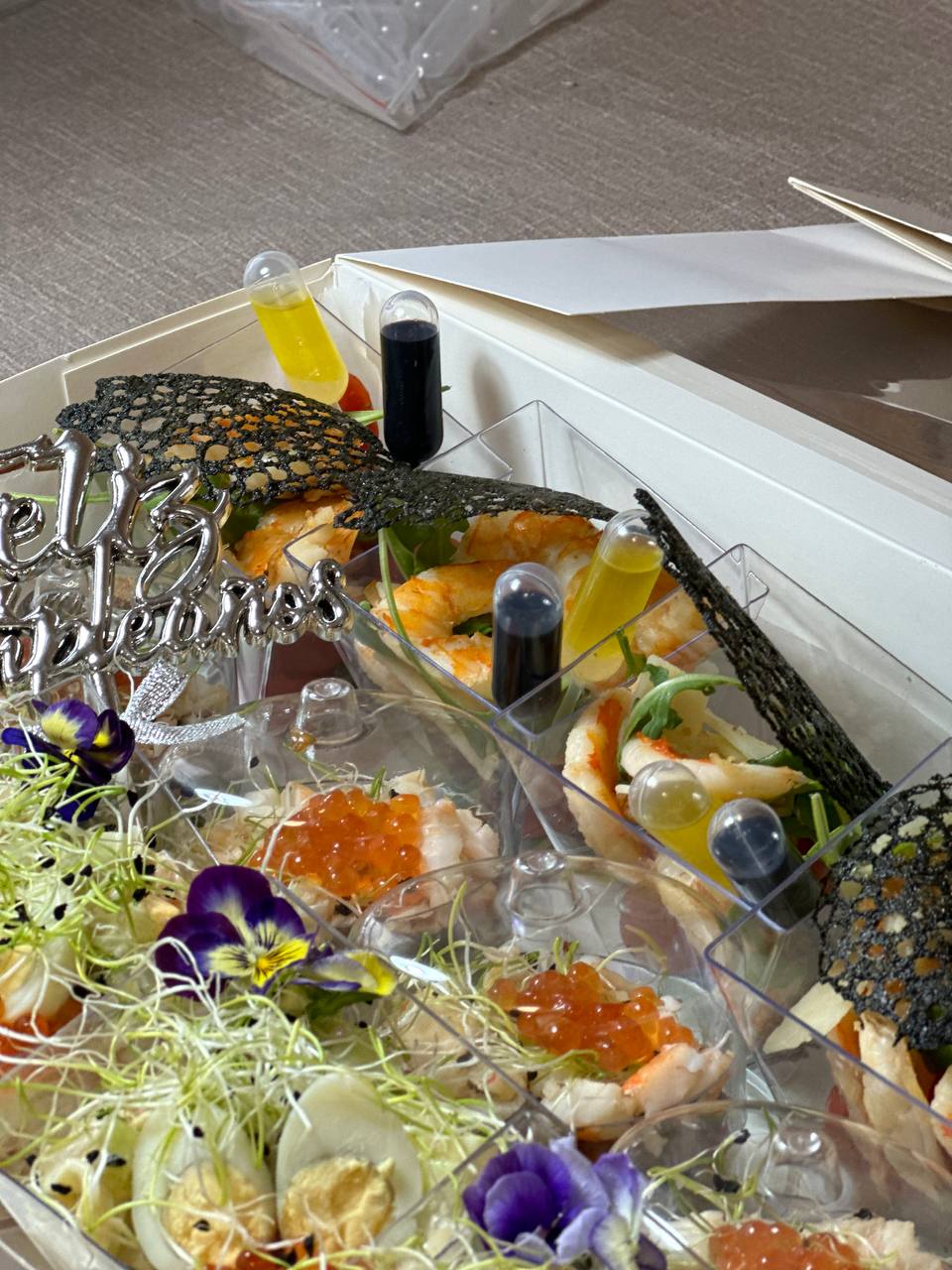 Box Salad Feast (12 pcs.) — Gourmet tapas catering delivery in Alicante | Reina de Tapas