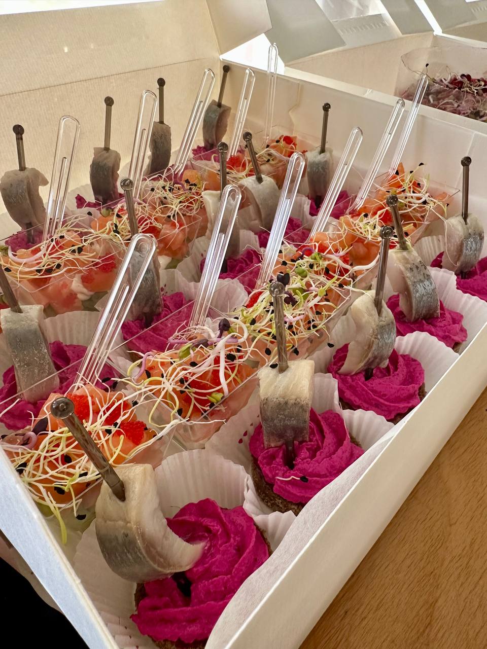 Box High Spirits (foto 3) — Gourmet tapas catering delivery in Alicante | Reina de Tapas