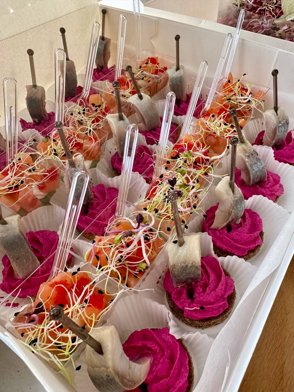 Box High Spirits — Gourmet tapas catering delivery in Alicante | Reina de Tapas