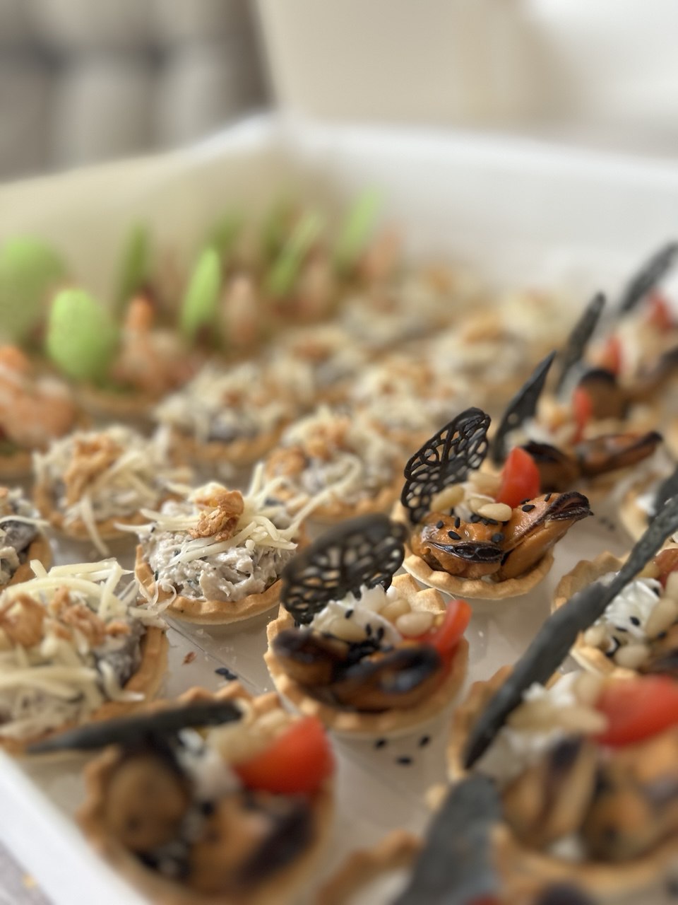 Box Tartlet Trio — Gourmet tapas catering delivery in Alicante | Reina de Tapas