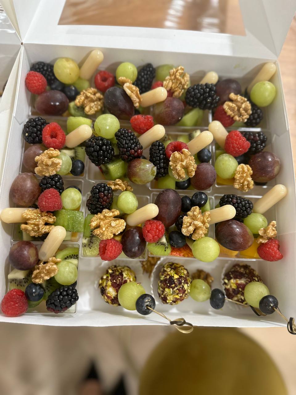 Ideal Bachelorette Party Set (3 boxes, 40/60 bites) (foto 5) — Gourmet tapas catering delivery in Alicante | Reina de Tapas